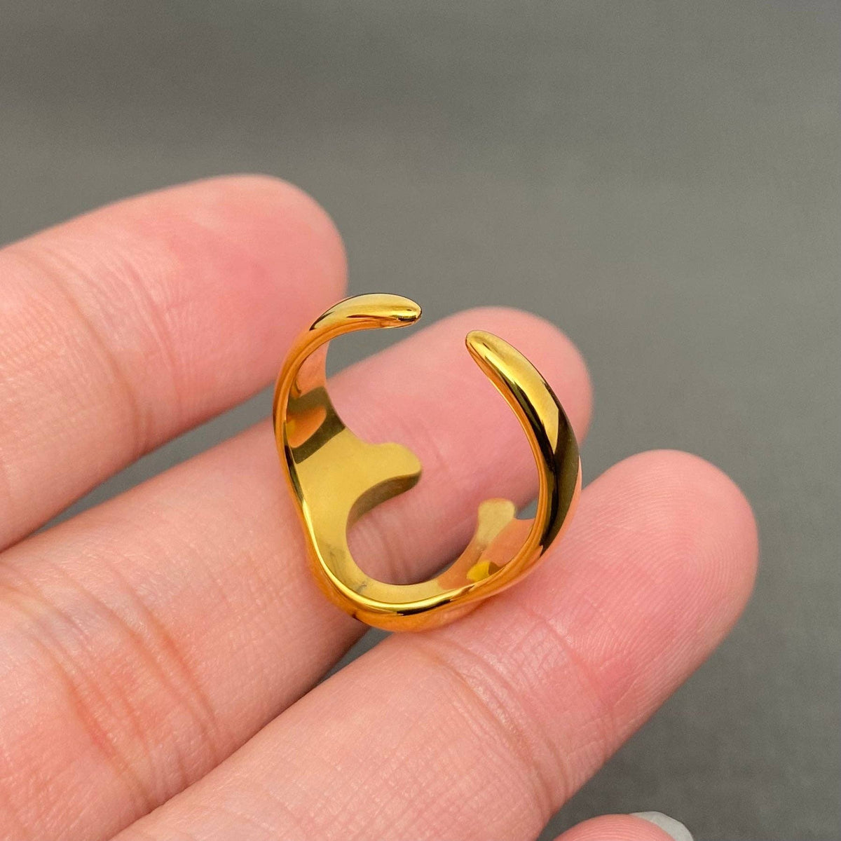 Inlaid Zircon Horseshoe 18K Gold Plated Ring