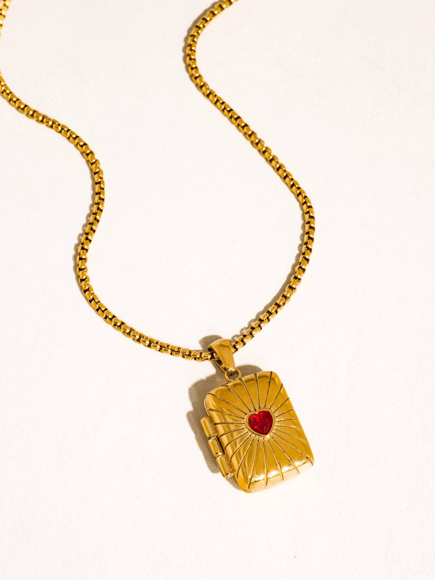 Lavande 18K Gold Non-Tarnish Heart Locket Pendant Necklace
