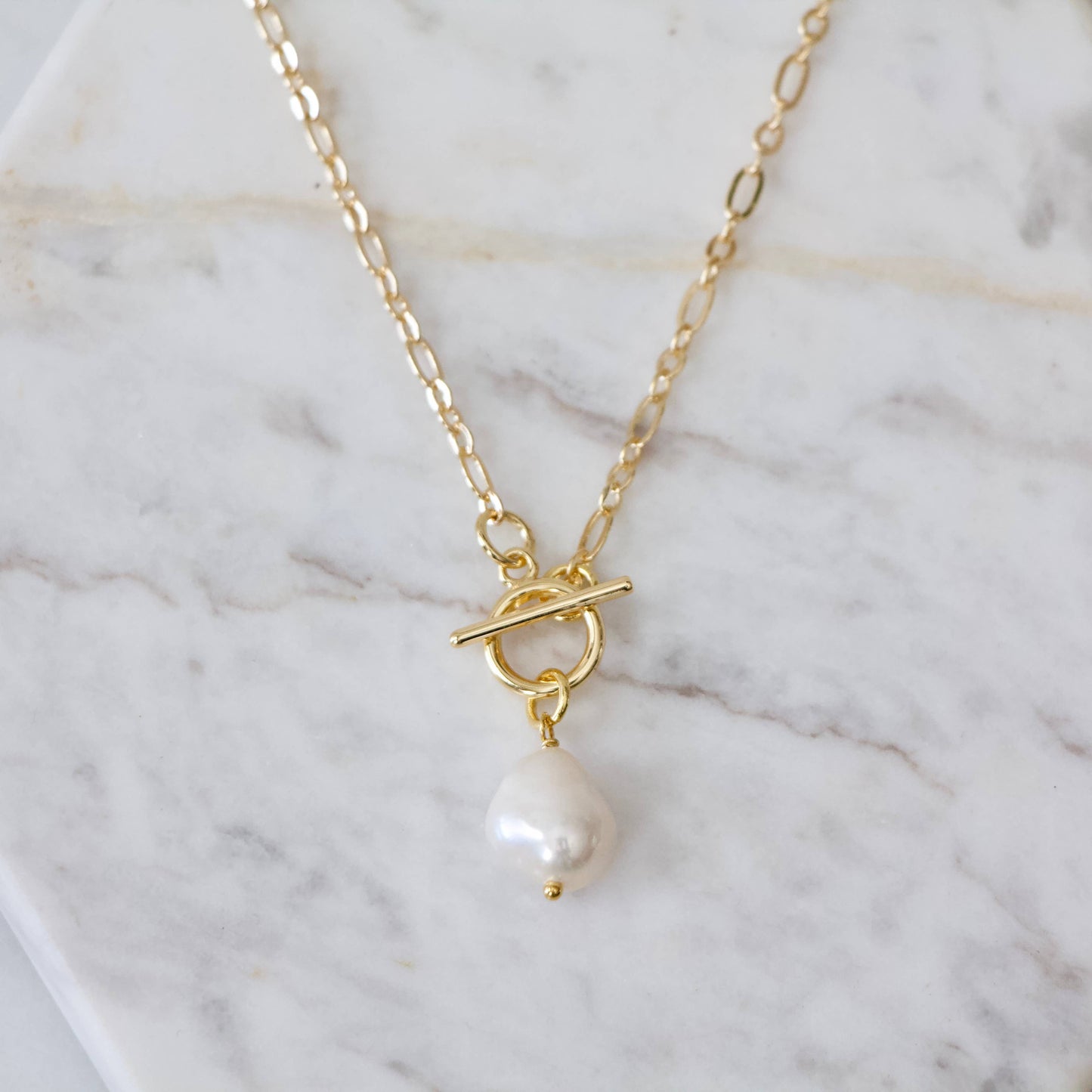 Pearl Toggle Necklace - White Pearl