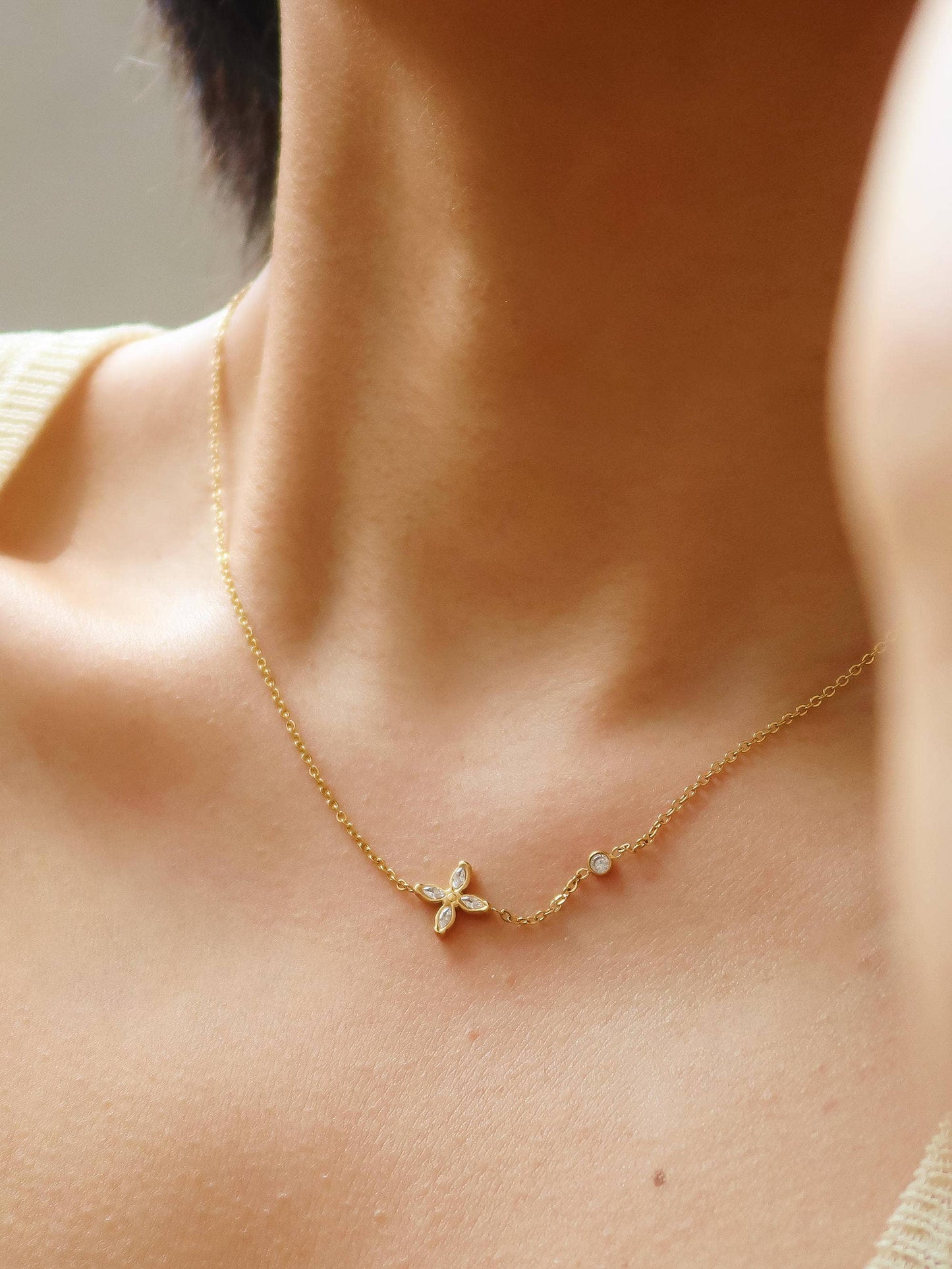 Clyra 18K Gold Non-Tarnish Dainty Flower Pendant Necklace