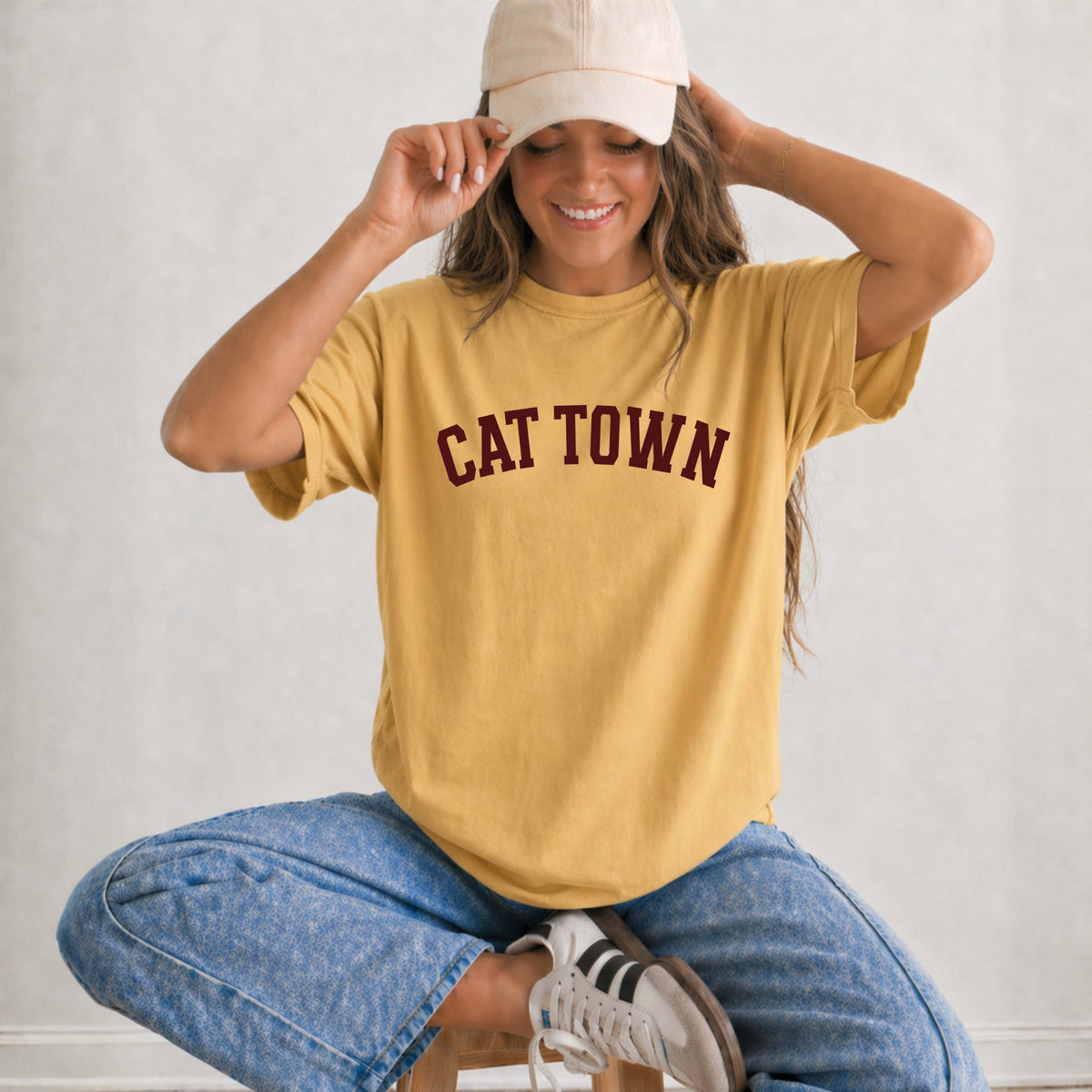 Cat Town t-shirt - Gold